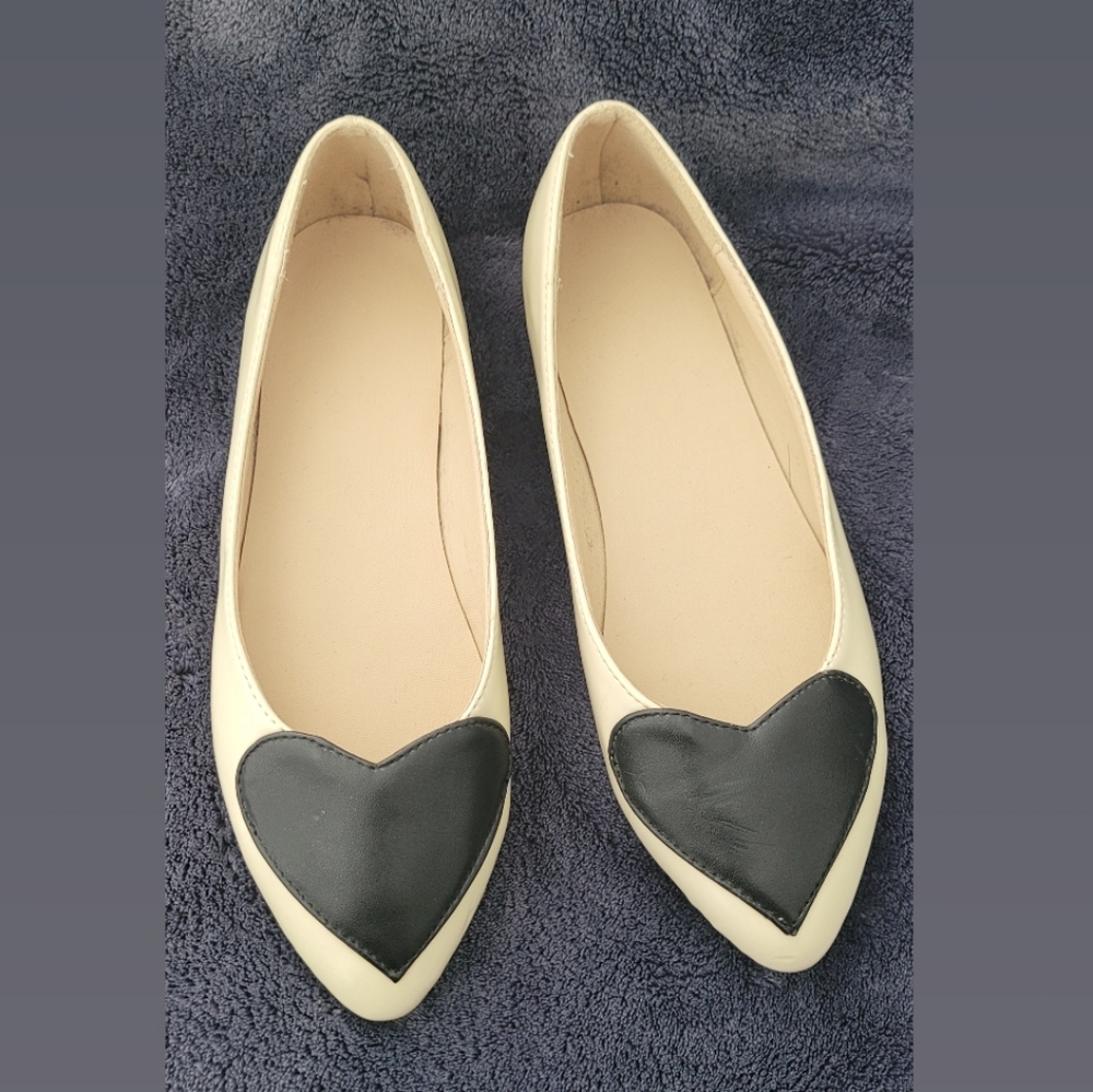 KAWAII JAPAN J-FASHION  Pointed Toe Heart Flats